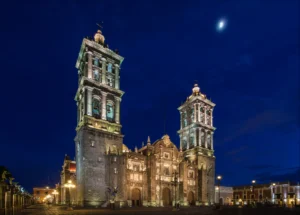 Catedral_de_Puebla_Mexico-Fovissste-